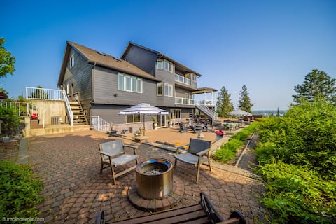 Large luxe view home w/theater, game room, spa