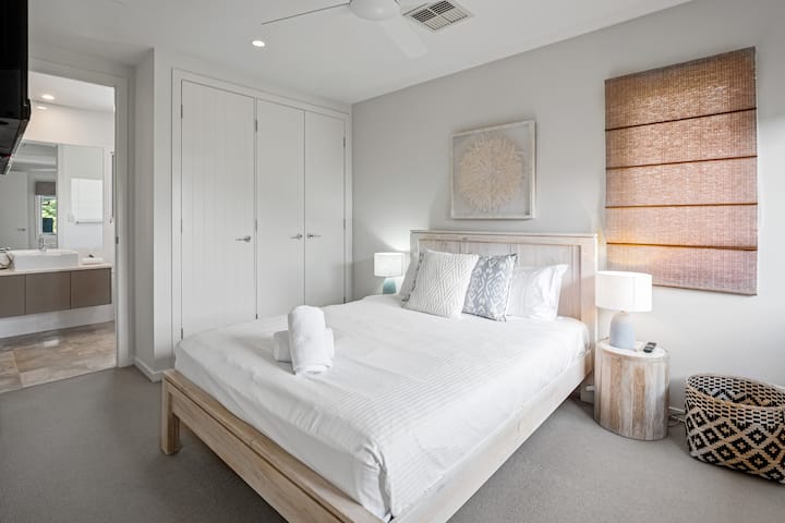 Spacious Queen bedroom. 