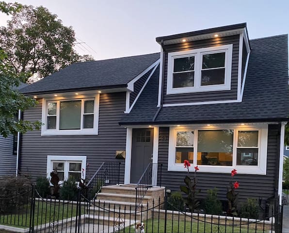 Large NYC Home! Close Proximity to Manhattan!