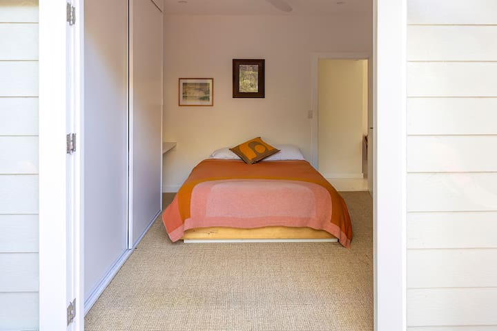 Newport Garden beach cottage gallery image 3