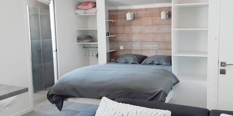 Cozy studio house with terrace 15 min from Paris