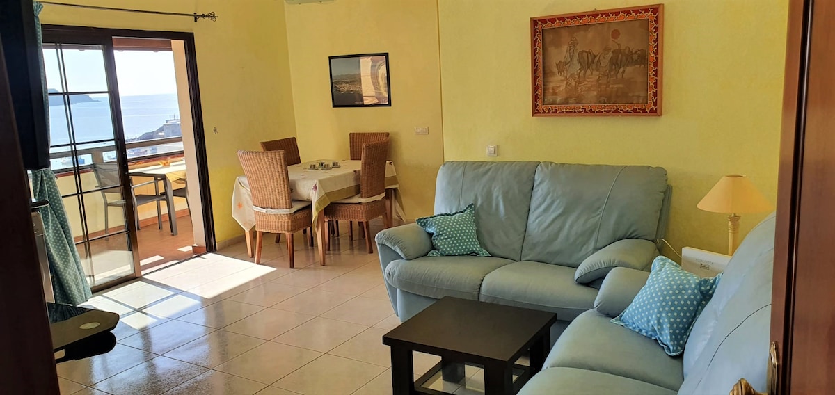 Airbnb con migliori performance: Dream view to the sandy beach, large terrace,atico a Guía De Isora