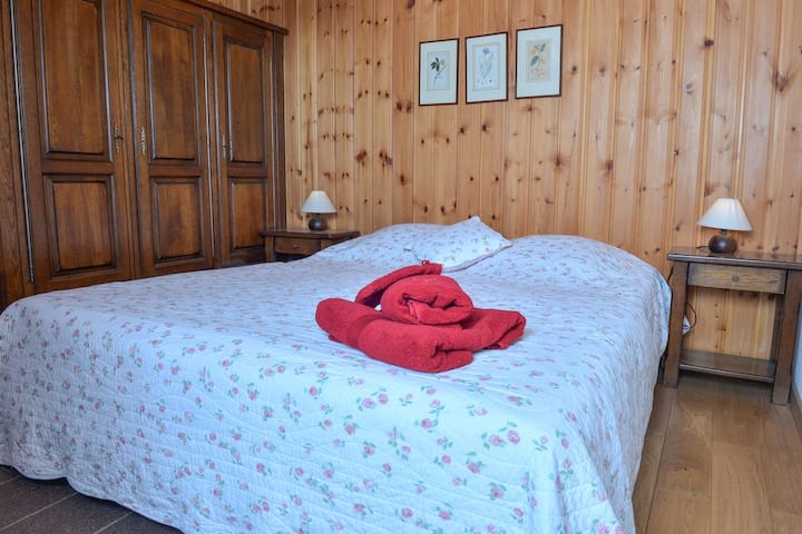 غرفة نوم 5 منخفضة من الكوخ مع 1 سرير مزدوج 160 سم × 200 سم