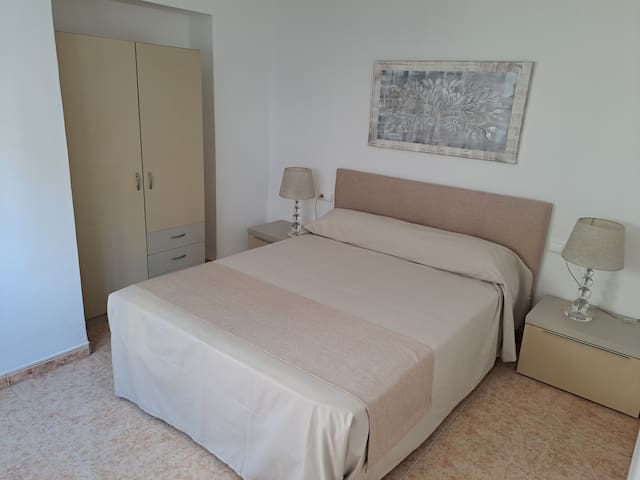 Entire home with 2 bedrooms in Serra Calderona - Habitación/suite familiar- sin cocina