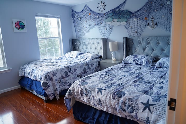 Chumba cha bahari kilicho na vitanda 2 vya ukubwa kamili