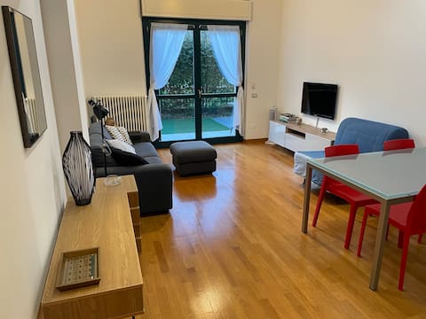 Top Airbnb: Spacious and quiet two-room apartment - Bergamo Centro in Bergamo