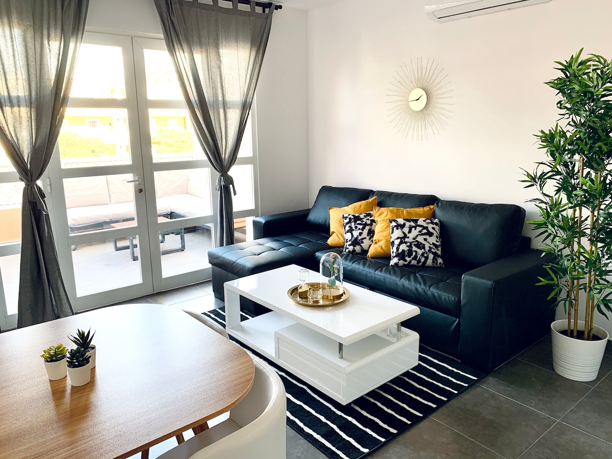 Anuncio de Airbnb popular: A magnificent apartment with a large private terrace. en Adeje