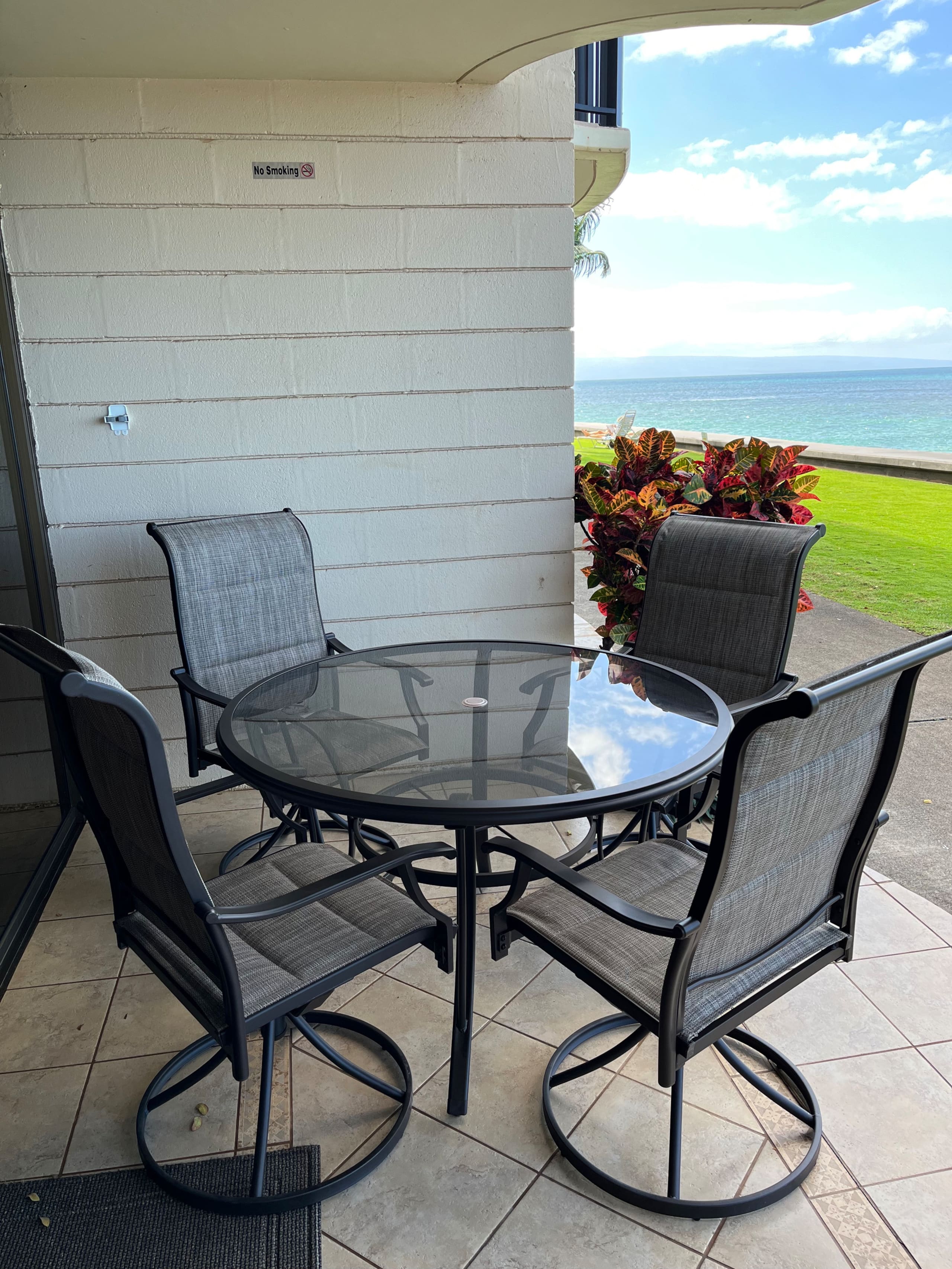 Condo in Lahaina · ★4.92 · 1 bedroom · 2 beds · 1 bath - Image 15