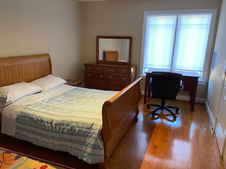 Спалня 4 с бюро