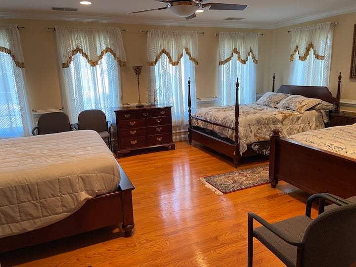 Спалня 3 разполага с 3 двойни легла! 