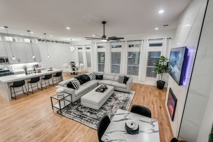 Rodeo Drive – Luxury! Hot tub, Pool, Fire Pit gallery image 3