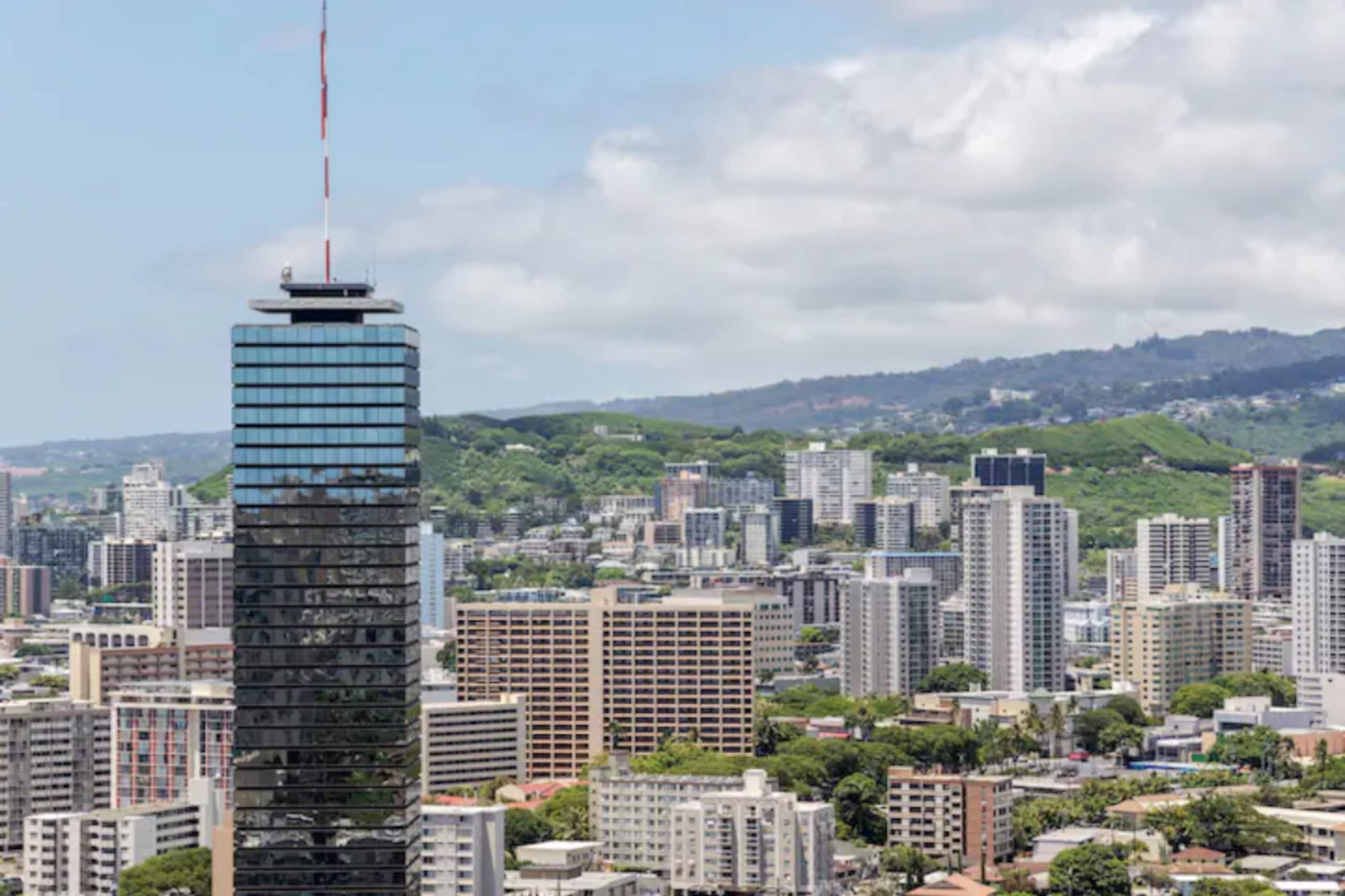 Condo in Honolulu · ★4.81 · 1 bedroom · 1 bed · 1 private bath - Image 14