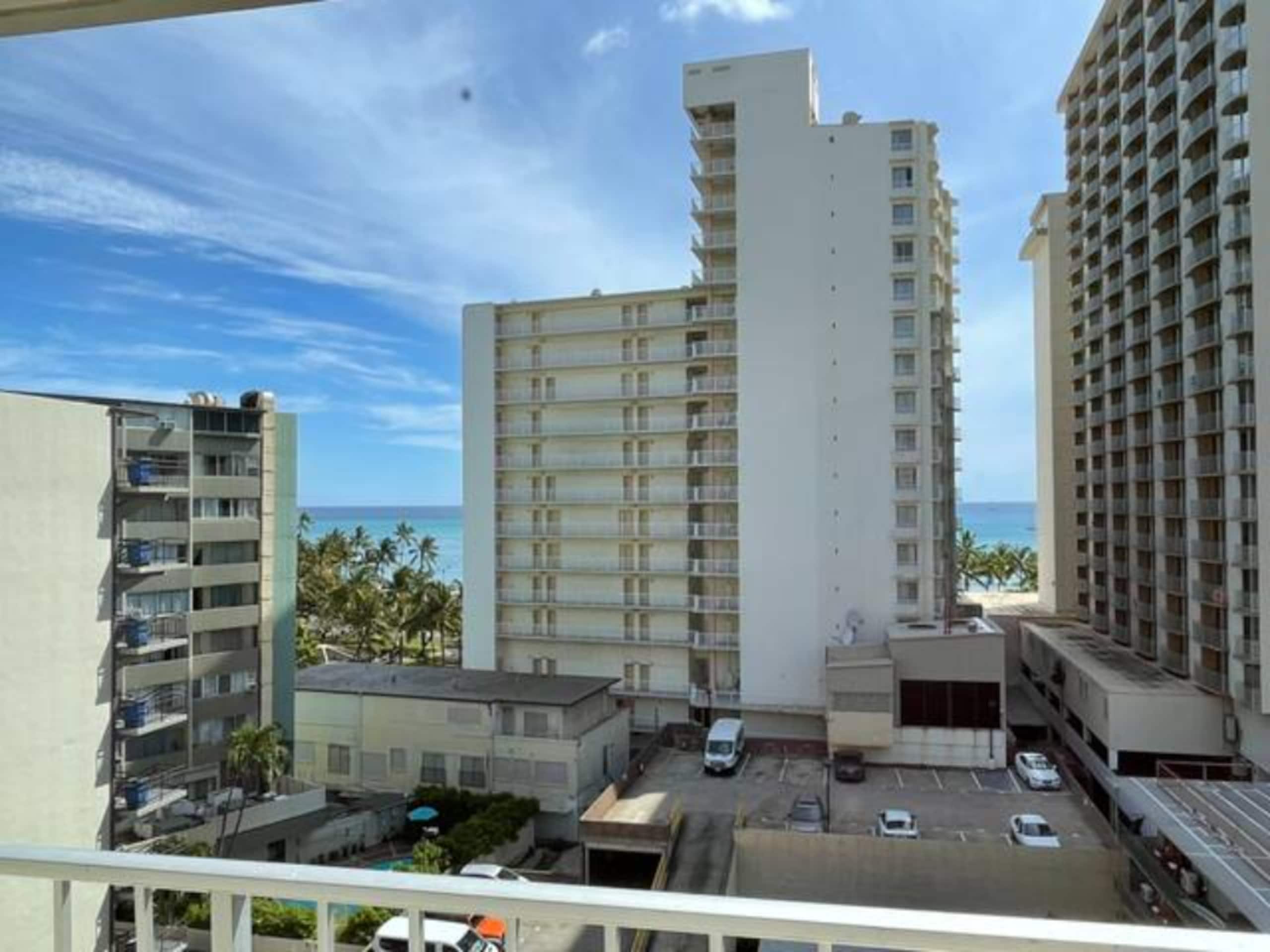 Condo in Honolulu · ★4.83 · Studio · 1 bed · 1 private bath - Image 10