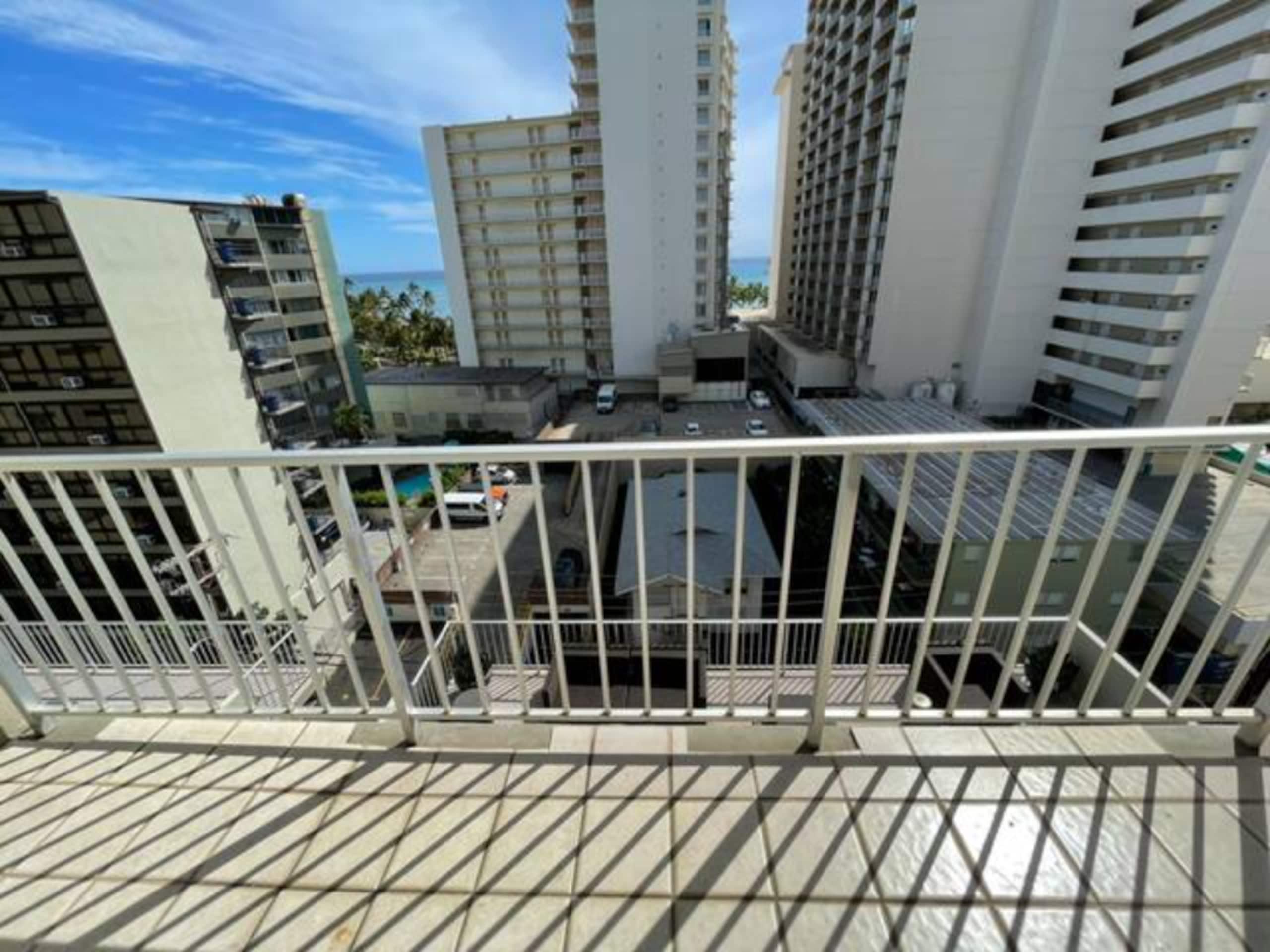 Condo in Honolulu · ★4.83 · Studio · 1 bed · 1 private bath - Image 11