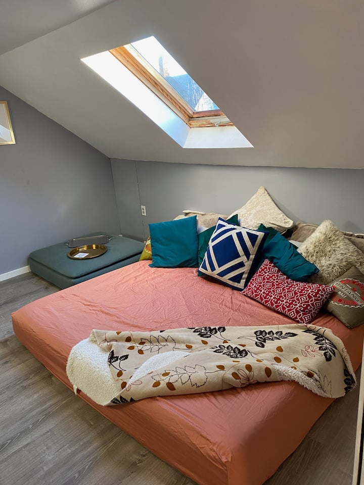 Fairies Nest (Full Unit W/ Desk & Kitchen) - Lexington, MA