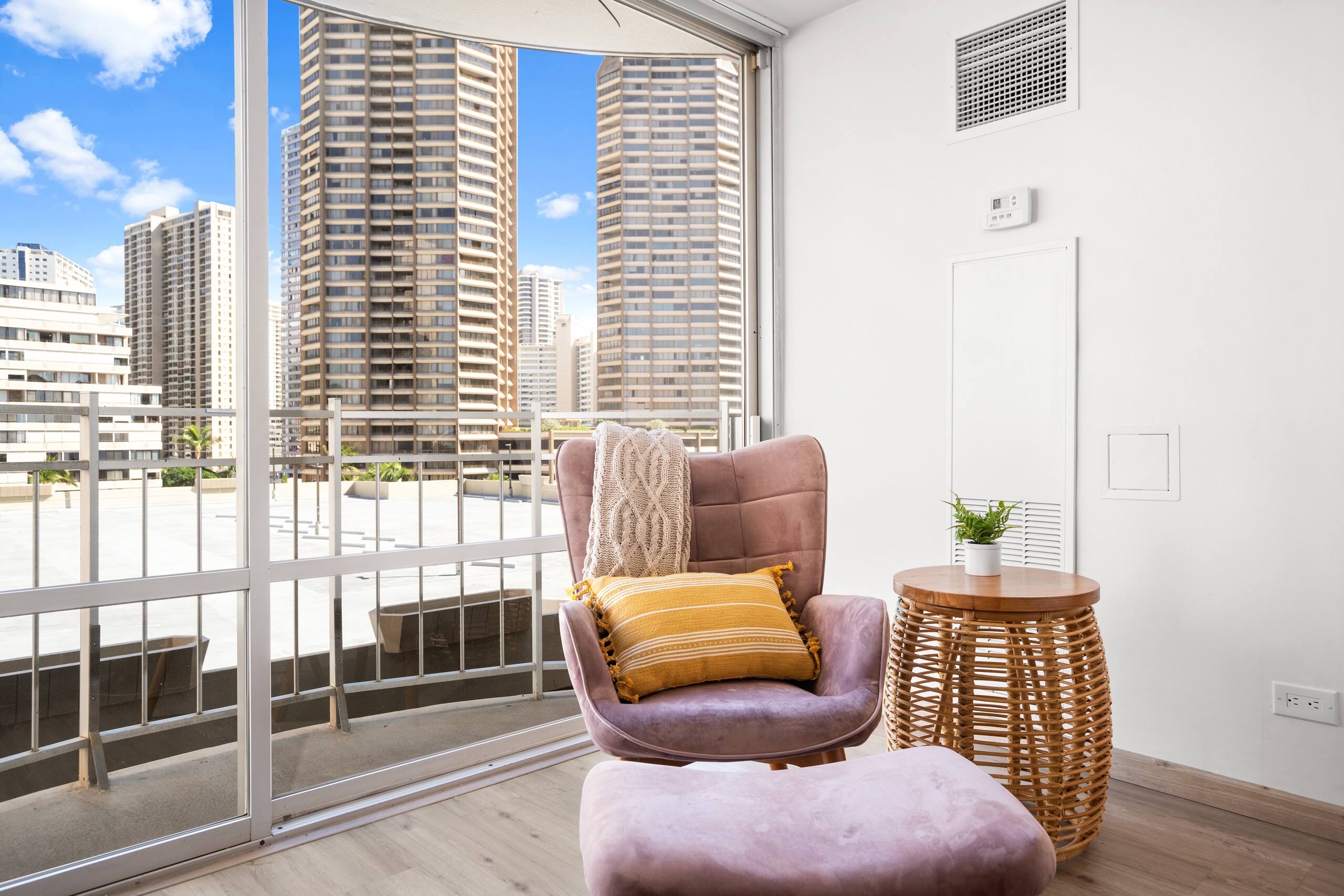 0993 • Studio Ilikai Marina w/ Mauka Views - Image 8