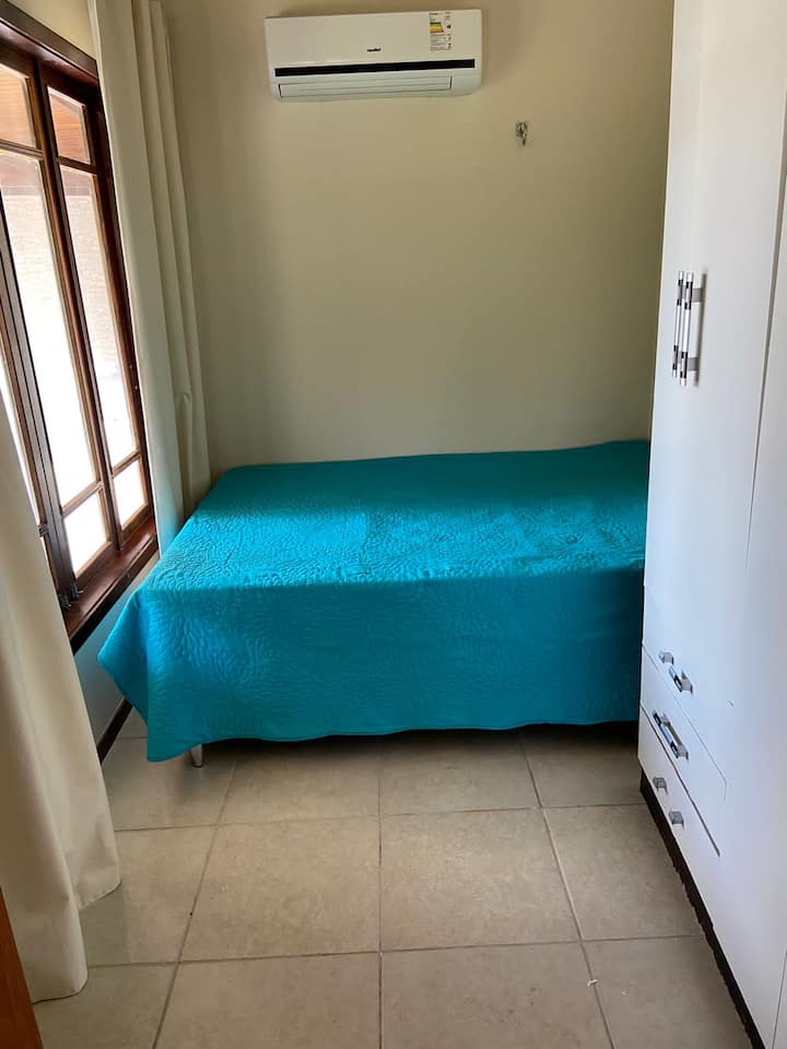 Camera 01 con letto matrimoniale.