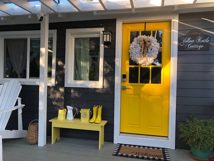 Yellow Kettle Cottage Julian Houses for Rent in Julian, California