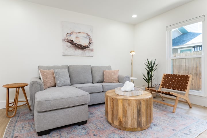 Be A Nomad | Pet-friendly Townhouse Near Pier - Jacksonville Beach, FL