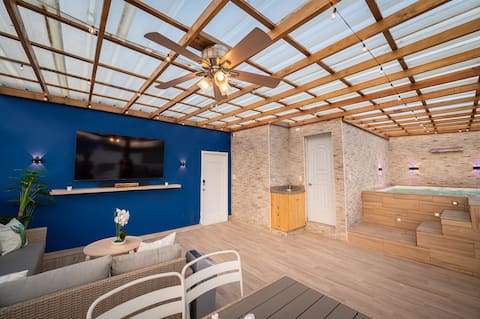 Vacation Apt w/ Private Jacuzzi Area