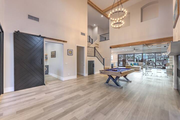 Luxury Private Resort 8 min to strip! Pool/spa gallery image 5