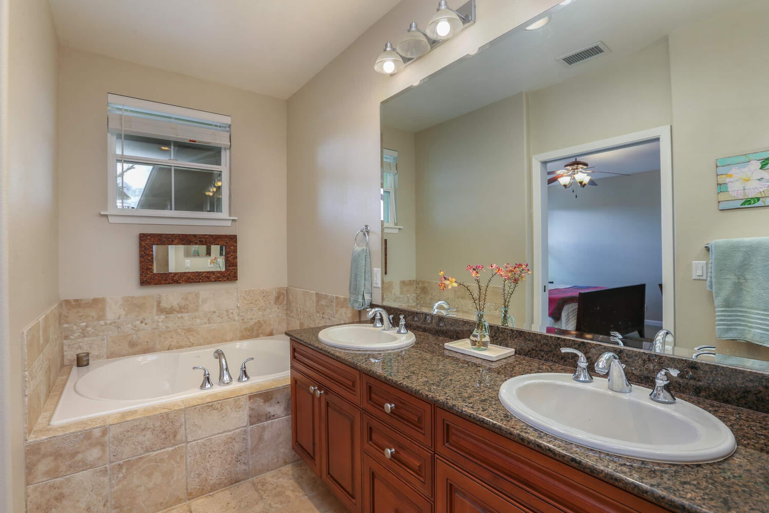Townhouse in Princeville · ★4.92 · 3 bedrooms · 4 beds · 2.5 baths - Image 9