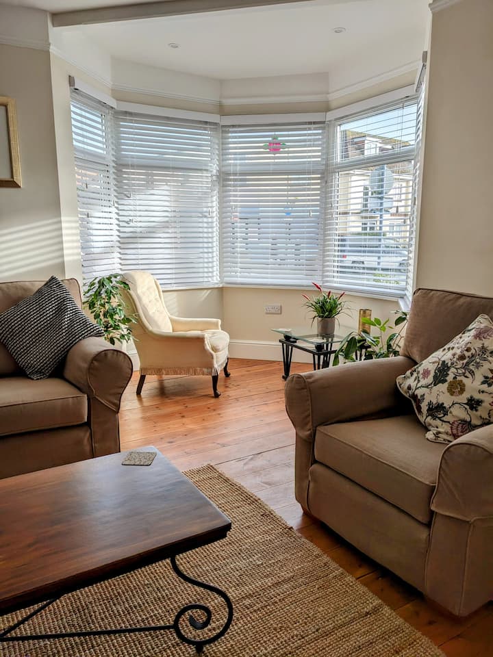 Ground Floor Flat Close To The Beach With Parking - Brixham