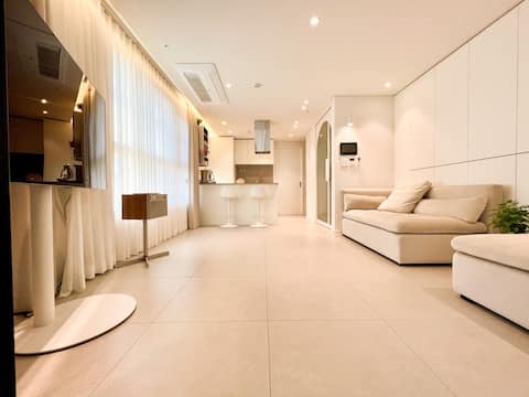 Seokchon Lake Songridan-gil Two Room with Terrace (2 Bathrooms)