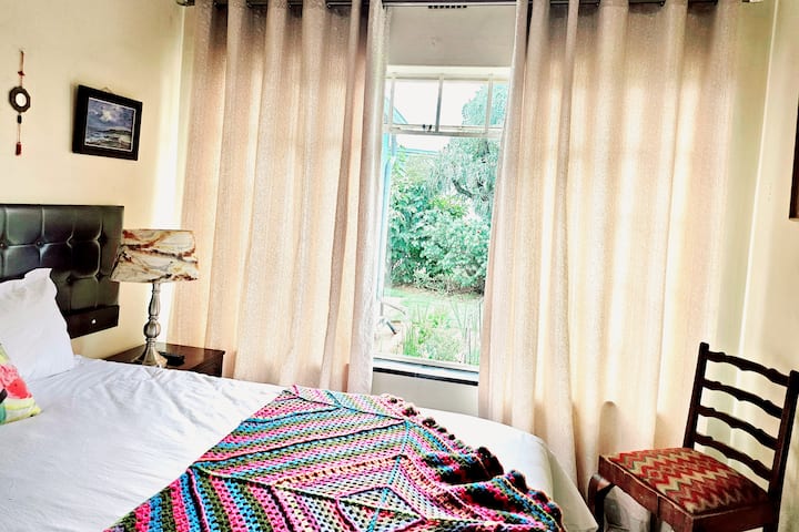 Group Accommodation, 6 To 12 Pax, Private Suites - Vosloorus