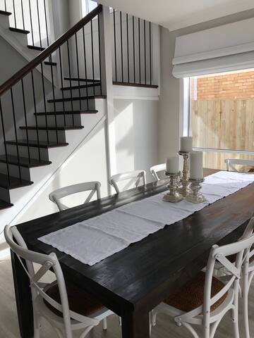 Hampton’s Entertainer with saltwater pool gallery image 4