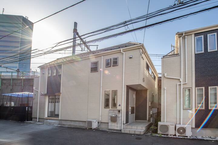 3Brm House in City Center! Perfect for big groups! gallery image 3