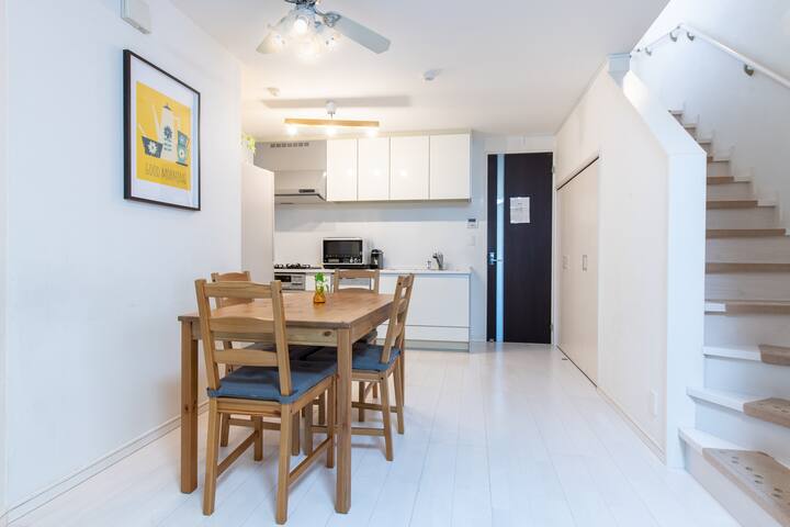 3Brm House in City Center! Perfect for big groups! gallery image 5