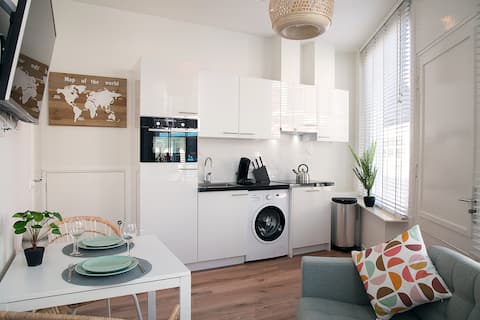Top performing Airbnb: Modern apartment near Scheveningen beach in Visserijbuurt