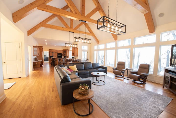 Secluded Spa-cious Retreat (8+3)