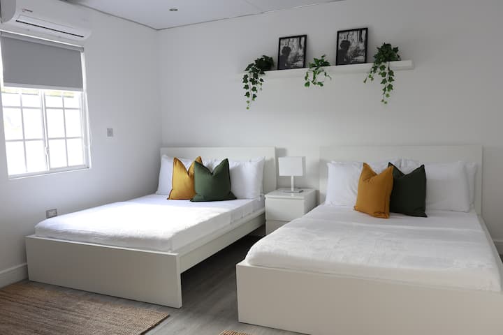 Dormitorio 1 con camas queen