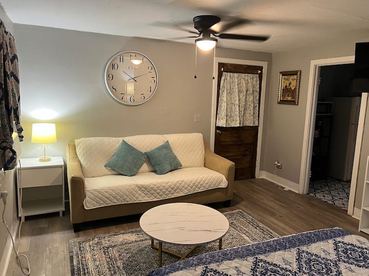 Valdosta Studio Gem • Near Vsu, Sgmc & Afb - Valdosta, GA
