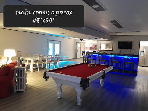 Peaceful, private retreat overlooking woods