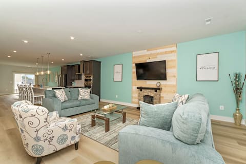 Sleep 8 in Luxury New Home