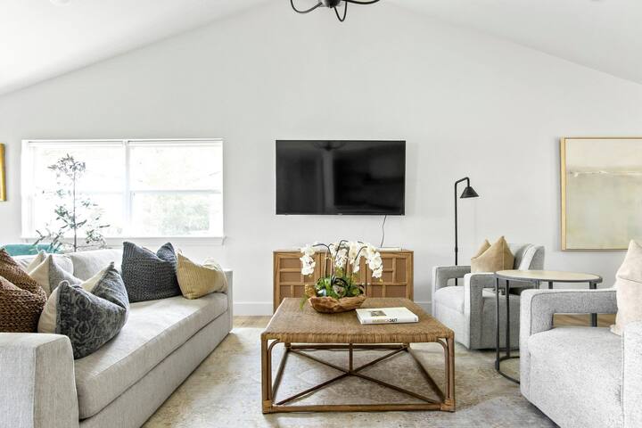 Coastal Modern Dream Home in Prime North Dallas gallery image 3