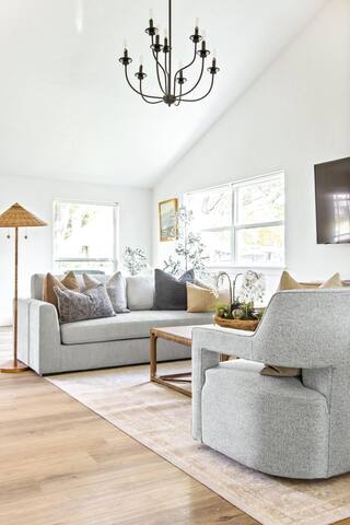 Coastal Modern Dream Home in Prime North Dallas gallery image 5