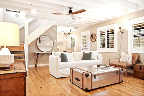 Popular Airbnb listing: Farmhouse Hot Tub & Fireplace Min to Town/Wineries in Fredericksburg