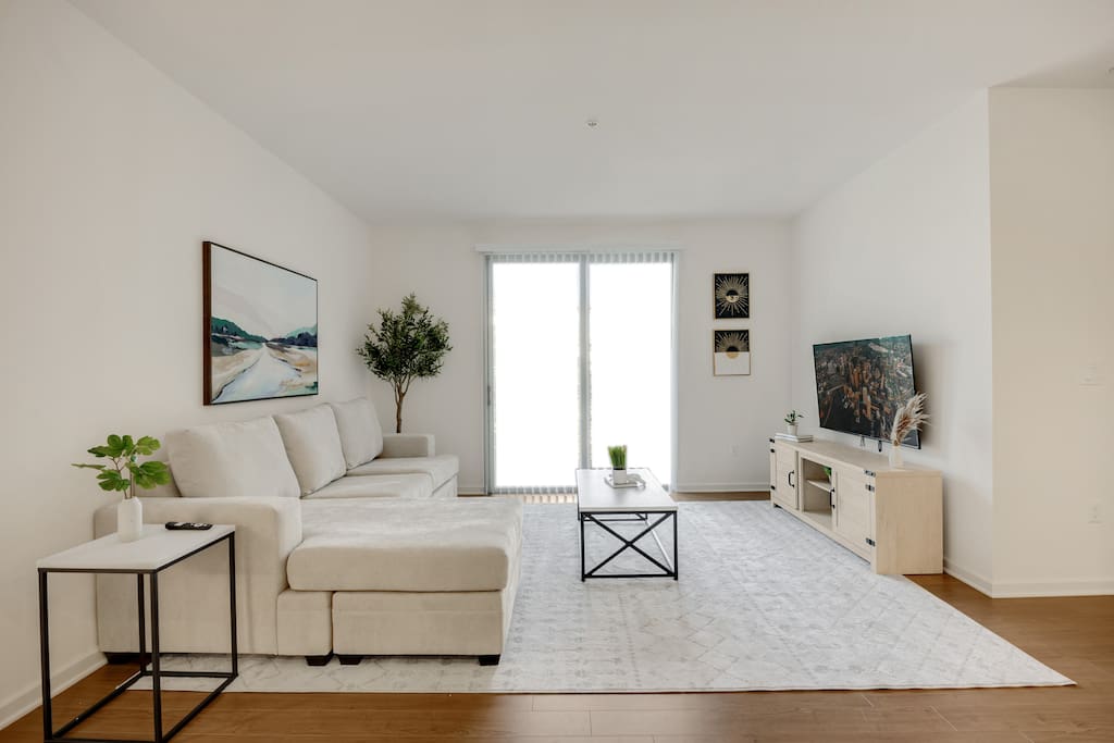 Adeline | Modern Luxury 2 Bedroom Apartment