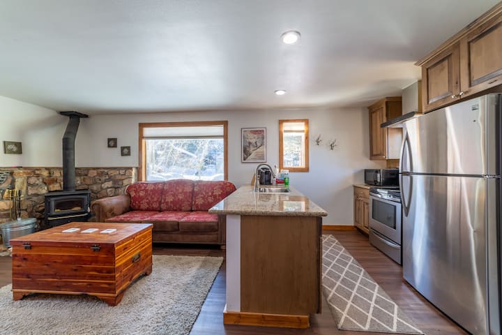 Remodeled Centrally Located Cozy 1bed/1bath - Mammoth Lakes, CA