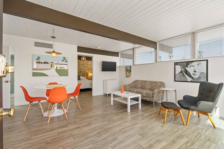 Mid-mod Oasis - Palm Springs