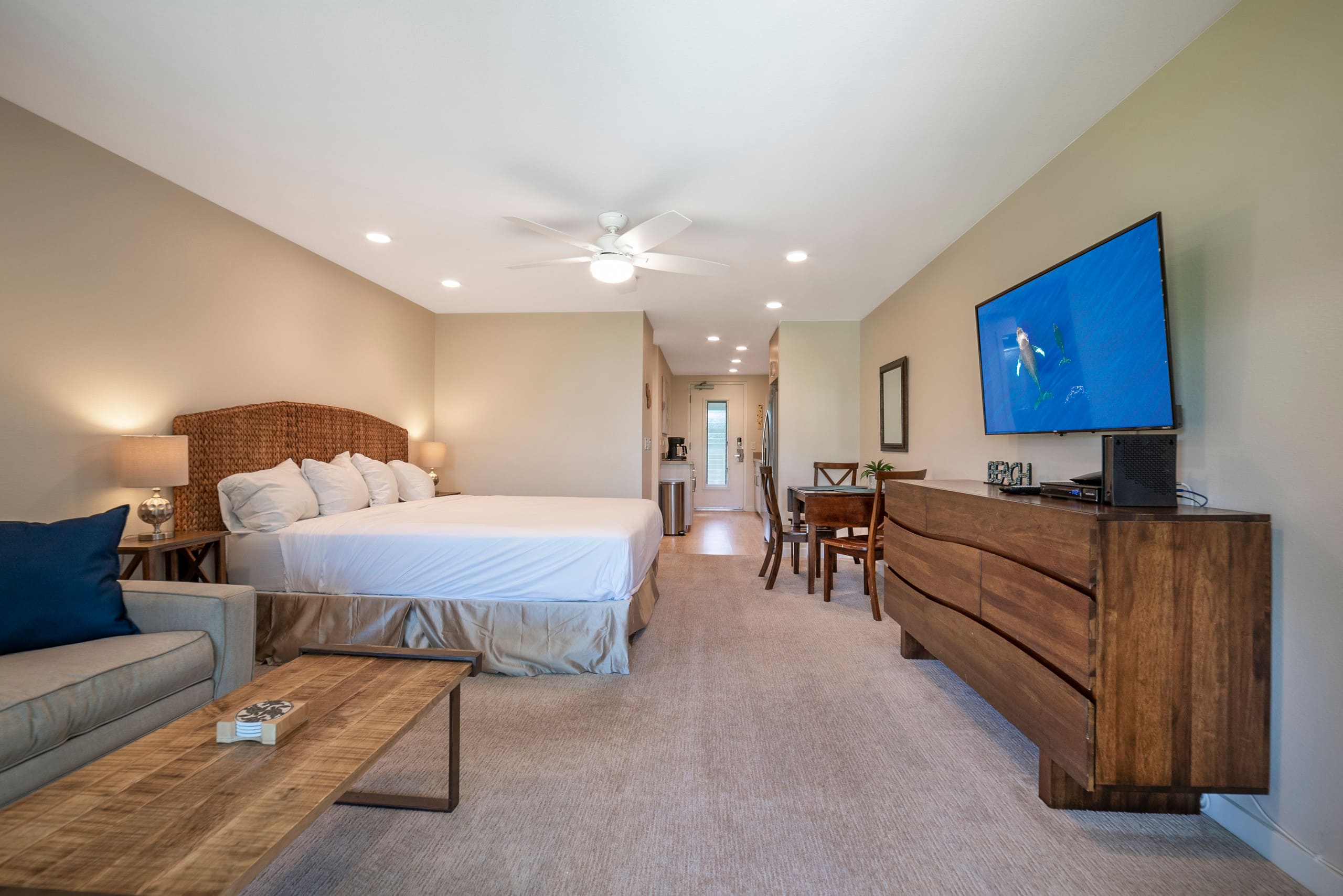 Spacious Studio on Napili Bay Beach w/FREE Parking - Photo 17