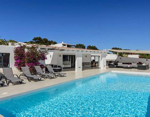 Modern Villa with sea views