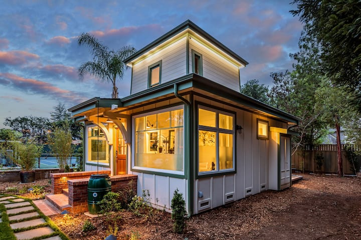 Cottage Near Stanford, Tesla