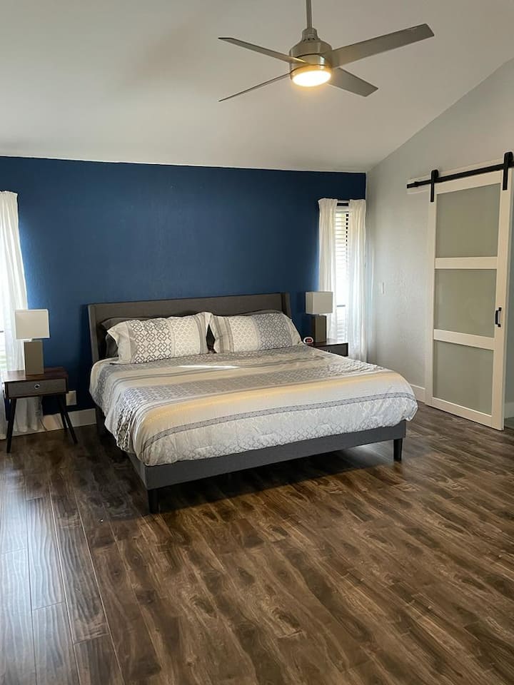 Iznimno udoban bračni krevet (širine 180 - 200 cm)