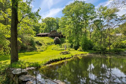 Connecticut Chalet - Private Pond, Firepit, Views!
