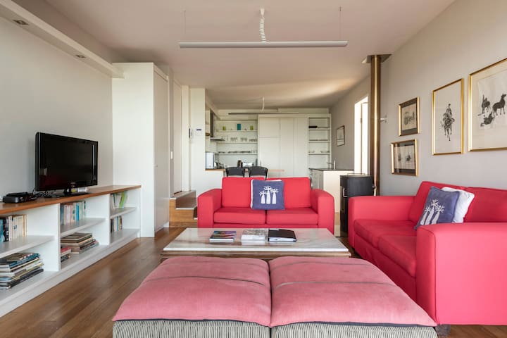 Downstairs apartment’s magic views gallery image 2